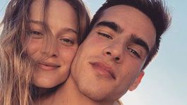 Láska v čase korony! Magazín Vogue má na obálke fotku zamilovaných Slovákov