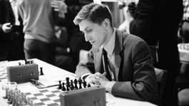 Americký šampión si dal 64 podmienok. Mladý Soviet získal titul kontumačne