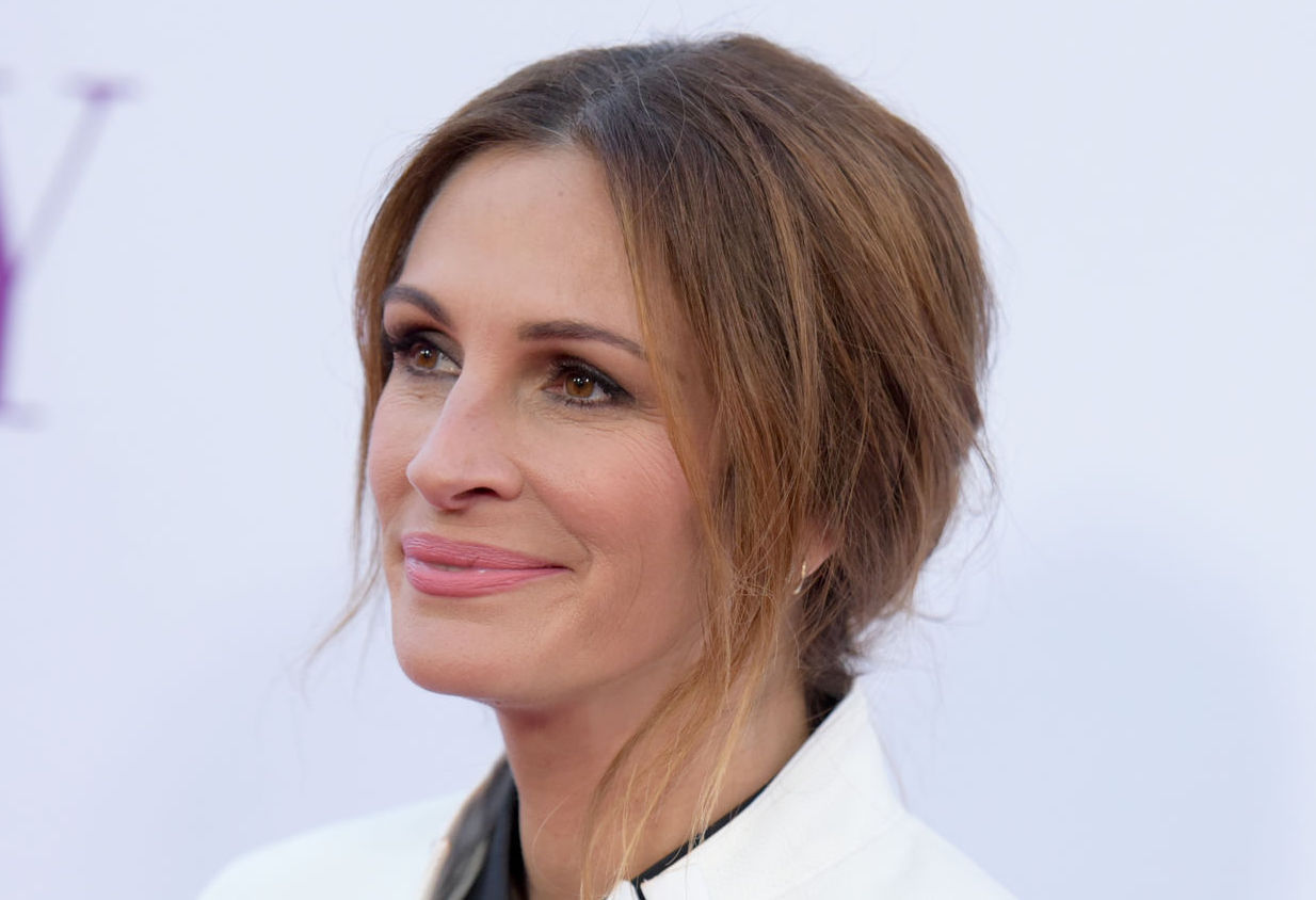 Julia Roberts s viditeľne tmavším odtieňom -...