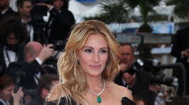 Účesové premeny Julie Roberts! Raz ako nespútaná diva, potom ako upätá dáma