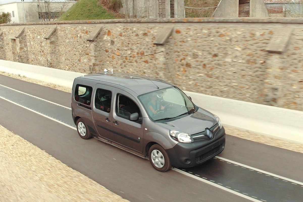 Renault verí, že indukčné nabíjanie počas jazdy...