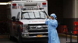 Slovenský lekár z New Yorku: Nemocnice praskajú vo švíkoch