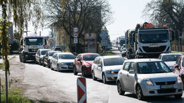 Chaos už začal. Na hraniciach hlavného mesta skolabovala doprava