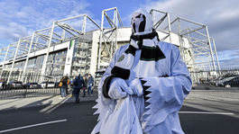 V meste bez rúšok, na štadióne panáci. Rozbehne sa Bundesliga už o mesiac?