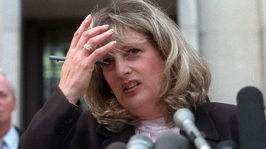 Zomrela Linda Trippová, ústredná postava škandálu Clintona a Lewinskej