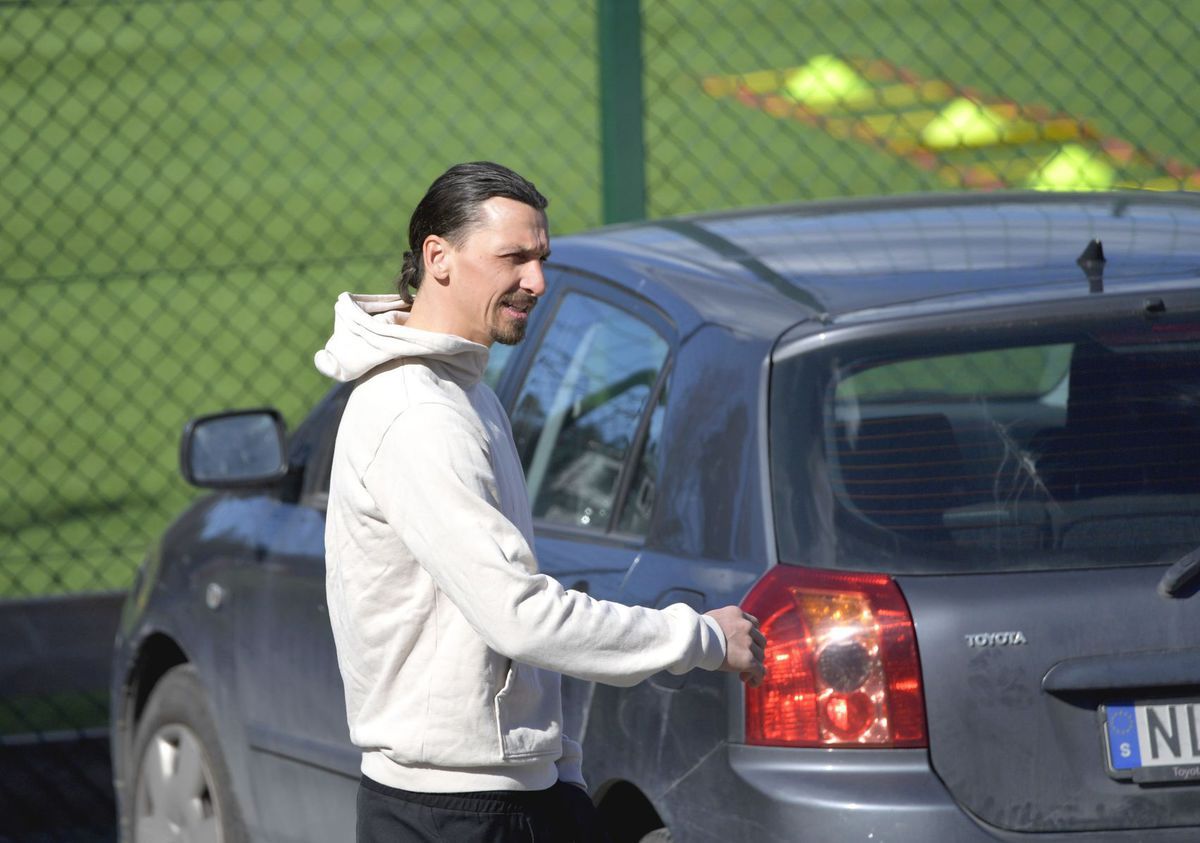 Zlatan Ibrahimovič odchádza z tréningu Hammarby.