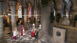 V katedrále Notre-Dame sa konala krátka bohoslužba