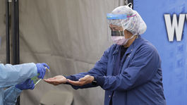 Počet nakazených rekordne vzrástol. Pribudlo 114 infikovaných a 2 úmrtia