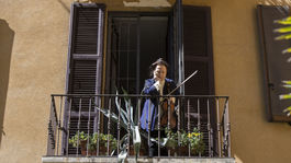 V Európe zomrelo už 75-tisíc ľudí, Johnsona prepustili z nemocnice