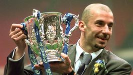 Vialli zdolal najsilnejšieho protivníka: Už si nemusím kresliť obočie 