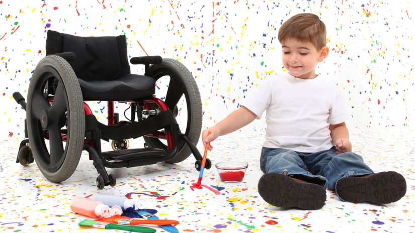 dieťa, invalidný vozík, maľovanie,