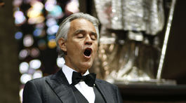 Milióny divákov sledovalo Bocelliho koncert z prázdneho milánskeho Dómu