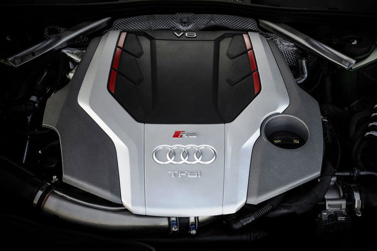 Audi síce spaľovacie motory celkom neodpisuje,...