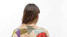 Kimono v štýle pacthwork. Predáva sa za 129 eur na Urban Outfitters. 