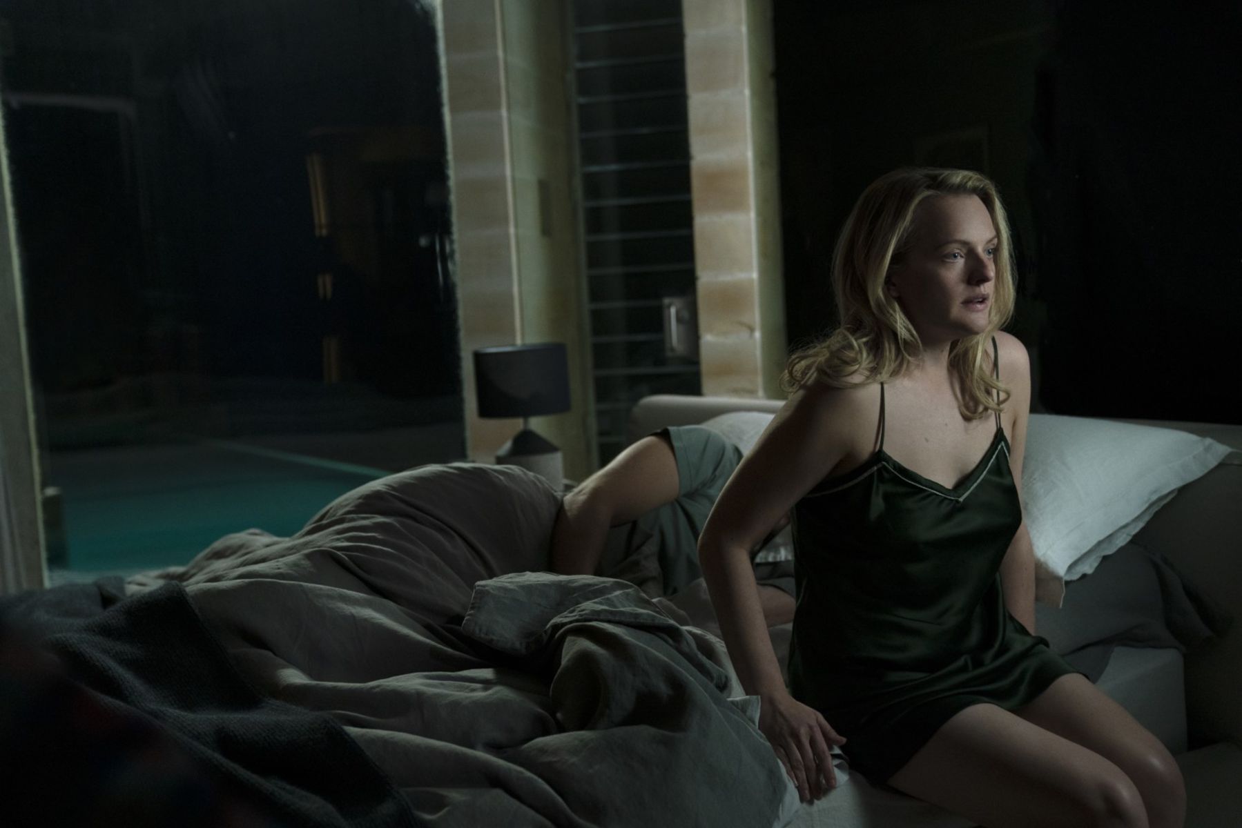 Elisabeth Mossová vo filme Neviditeľný