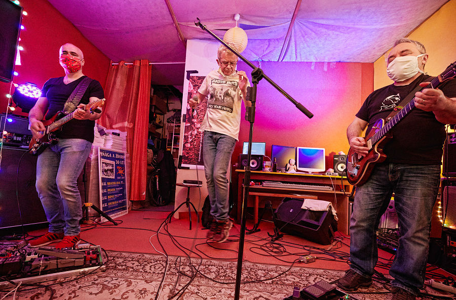 Mňága a Žďorp na skúške kapely v čase...