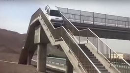 Reklama na Suzuki? Nie, len šialený vodič, čo minul výjazd z diaľnice!