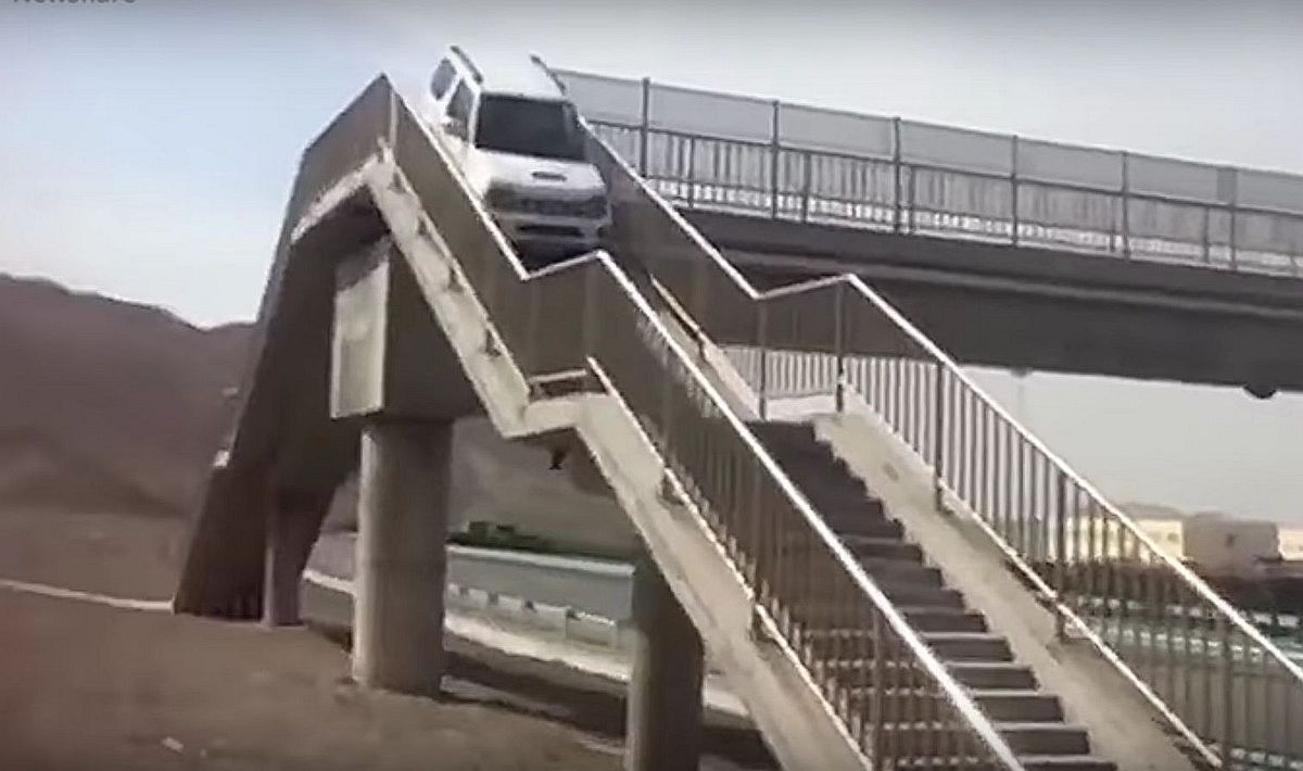 Kuriózny pokus majiteľa Suzuki Jimny otočiť sa...