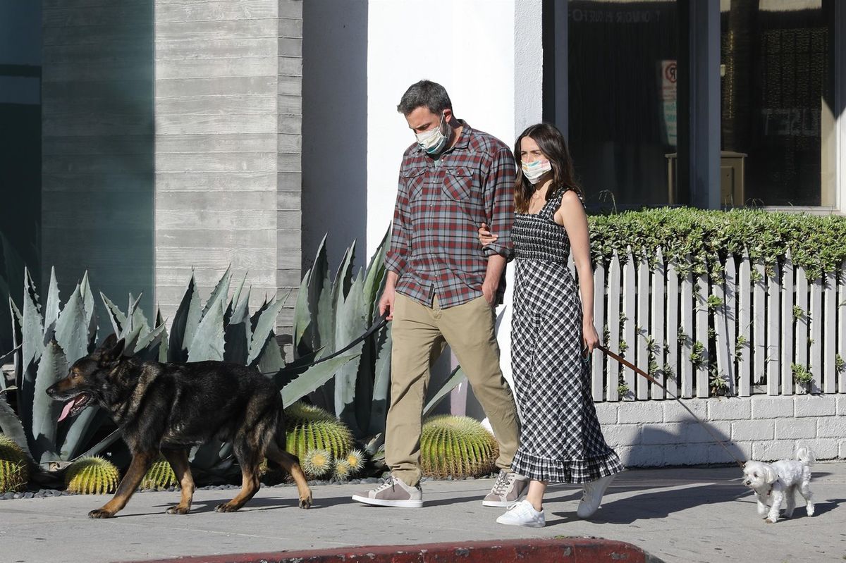 Herec Ben Affleck a jeho partnerka Ana de Armas...