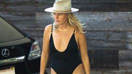 Nuda v izolácii, namosúrený výraz? Hviezda seriálu Miliardy šla do plaviek! 