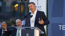 Ruská hviezda sa pustila do politikov. Ľuďom vraj nasadzujú obojky