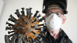 Koronavírus si v Európe vyžiadal vyše 90-tisíc obetí 