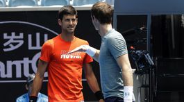 Murray si uťahoval z Djokovičovho bicepsu. Po tom, ako zostavili perfektného hráča