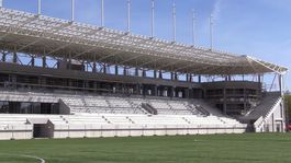 Ruch po sviatkoch. V Trenčíne stavajú prvú tribúnu za bránkou