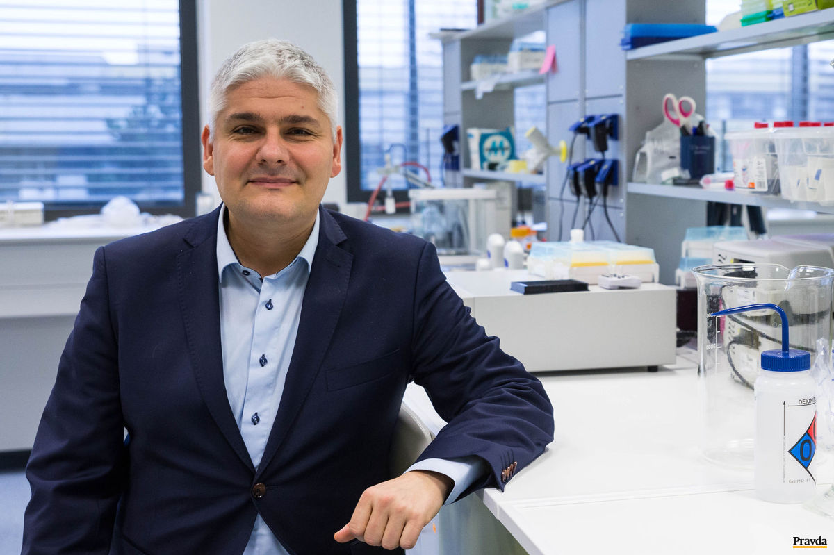 Do knihy prispel aj biochemik Pavol Čekan.