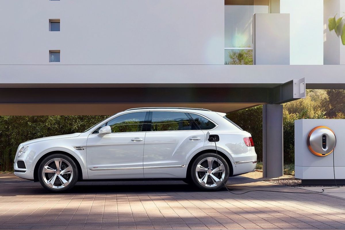 Bentley Bentayga Hybrid má na papieri skutočne...