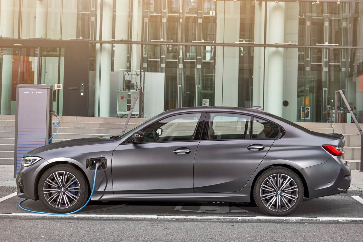 Podobne je to s BMW 330e. V Európe by ste si s...