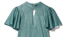 Dámske maxišaty s volánmi Reserved, predávajú sa za 29,99 eura. 