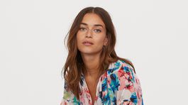 Vzorované dámske maxišaty H&M, predávajú sa za 59,99 eura. 