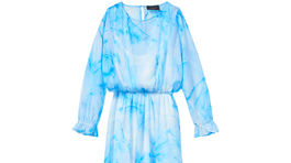 Vzorované dámske maxišaty Mohito, predávajú sa za 44,99 eura. 