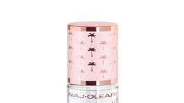 Žiarivý gélový ochranný lak Naj Oleari Glossy Gel Top Coat. Predáva sa za 8 eur. 