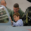 DN - Annegret Krampová Karrenbauerová Stíhaèka...