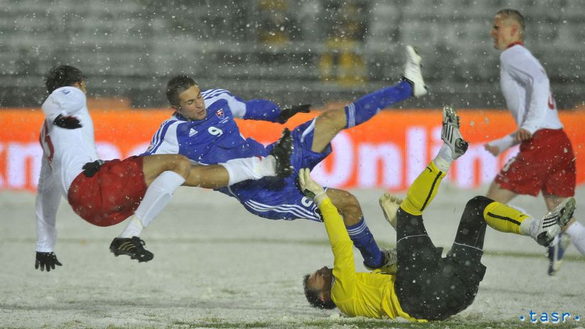 Poľský brankár Jerzy Dudek v kvalifikačnom...