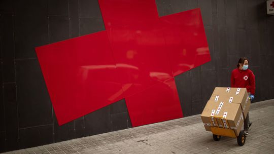 Odsúdili aktivistov PiS, ktorí použili tri milióny zlotých pre Červený kríž na kampaň