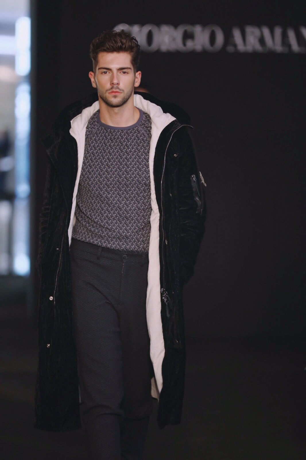 Peter Gaman na prehliadke značky Giorgio Armani.