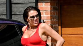 Bývalá britská Miss ako 'Miss mokré tričko'? Fíha, jej postava je špičková