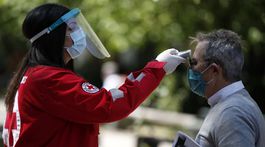 Počet úmrtí v dôsledku Covid-19 vo svete prekročil 210-tisíc