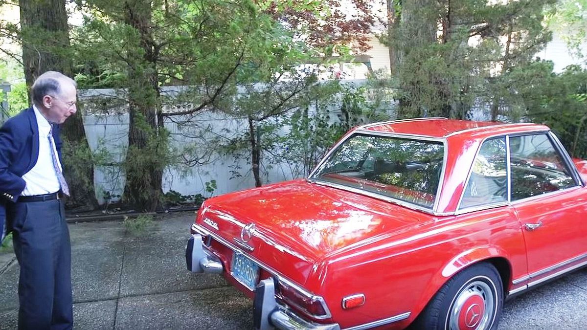 Lak musel byť kompletne prebrúsený a naleštený....