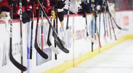 Česi rušia akcie. V ich dvadsiatke je už dvojciferný počet nakazených