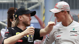 Muž dvoch tvárí. Schumacher bol na trati bezohľadný, mimo nej najsrdečnejší 