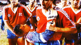 Žiletku skryl v rukavici a dorezal sa. Futbalové príbehy, ktoré nepoznáte