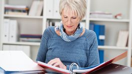 Penzisti, ktorí pracujú, môžu dostať aj pandemické nemocenské a ošetrovné