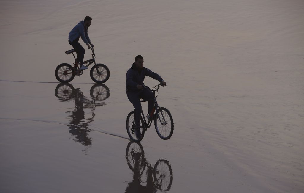 Palestína, bicykle, pláž, chlapci, Gaza