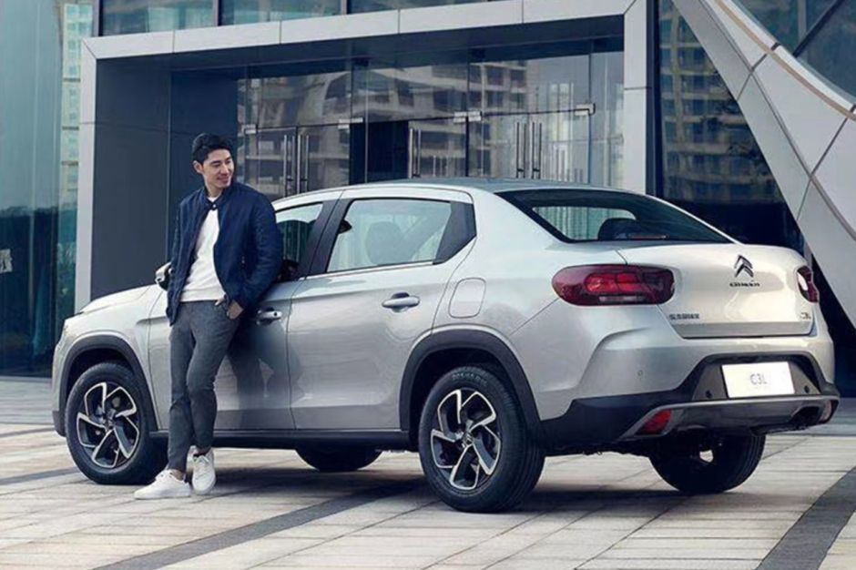 Do kufra tohto SUV-sedanu sa zmestí až 594...