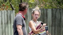 Sean Penn s krásnou blondínkou na pláži: Ale ďalšiu dámu by ste pri ňom nečakali