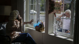 Česko núdzový stav nepredĺži, Británia ponechá opatrenia do júna